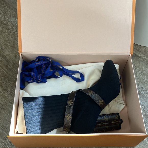 LOUIS VUITTON Silhouette Knit Ankle Sock Boot Brown Monogram Flower Heel 38 - Picture 2 of 4